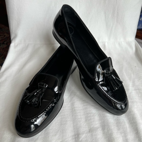 Church’s Nina Tassel Patent Leather Flats/Loafers in Black. Size 39 US size 8 - Picture 3 of 10